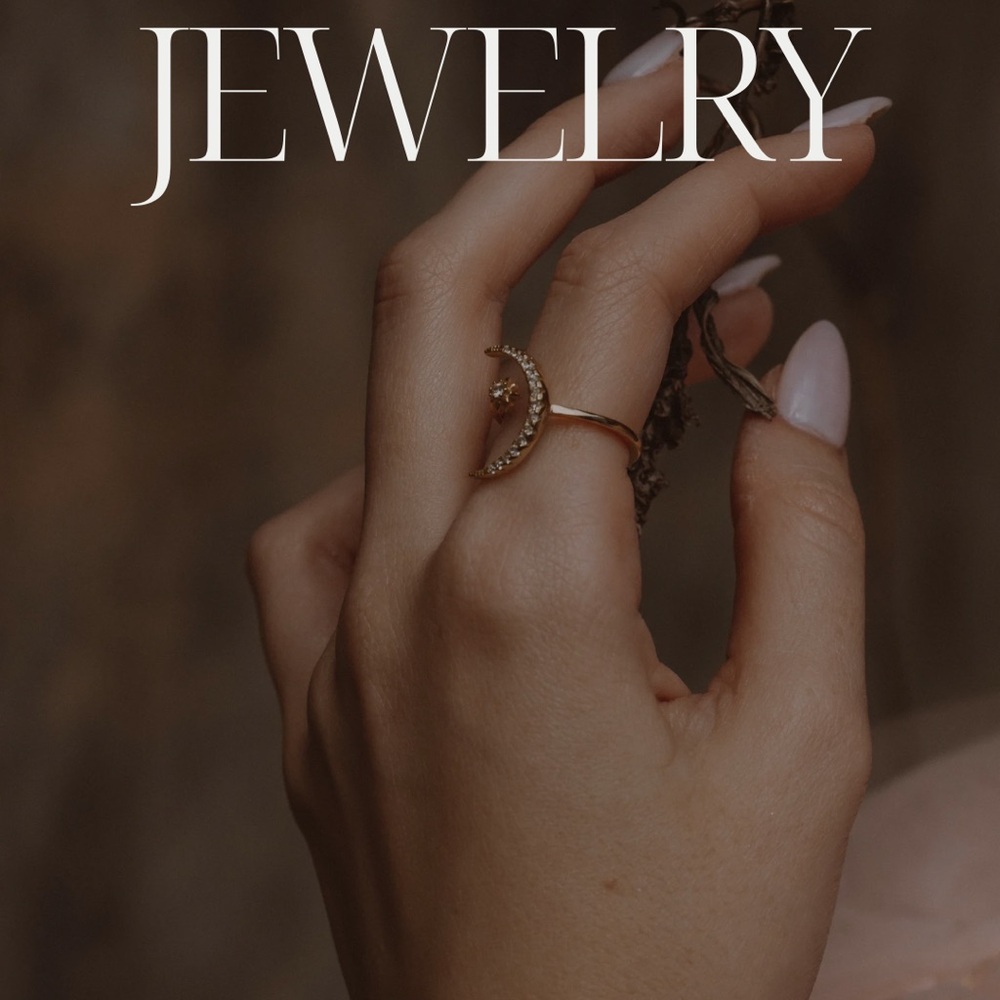 Elegant Gold Crescent Moon Ring